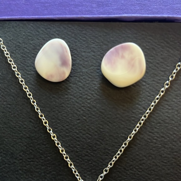 Wampum Necklace and Earrings - Picture 2 of 3